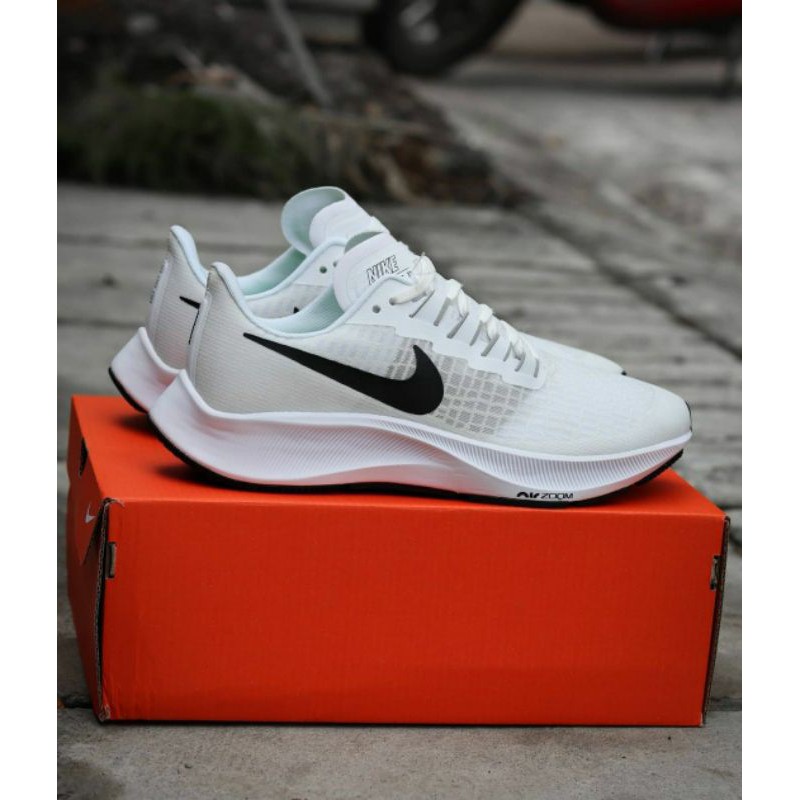 Nike zoom pegasus 37 triple white