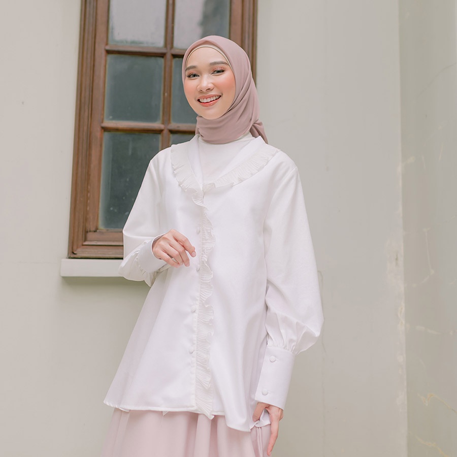 Defect HijabChic x Thatal Edith White Top