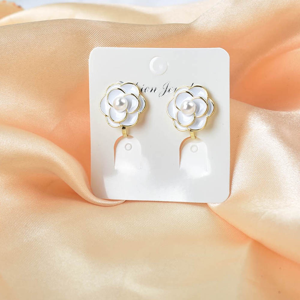 Anting Klip Tanpa Tindik Desain Bunga Enamel Hias Mutiara Warna Putih Untuk Wanita