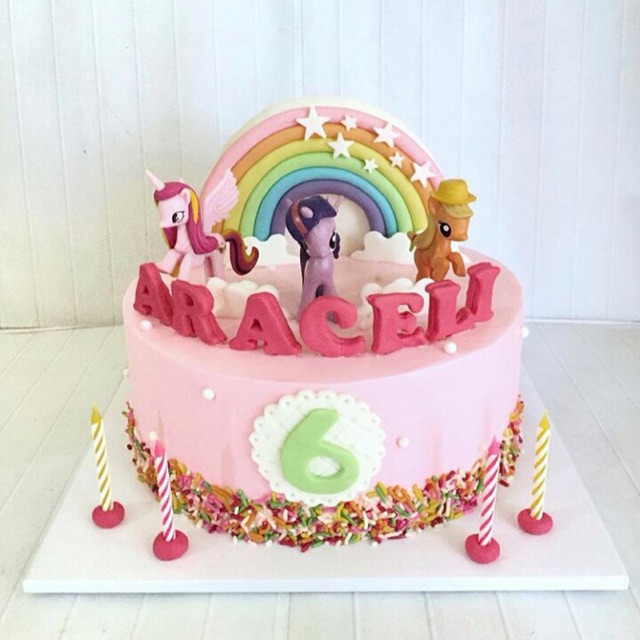 

birthday cake fondant ( harga bisa berubah, tergantung tingkat kesulitan dan tambahan lainnya )