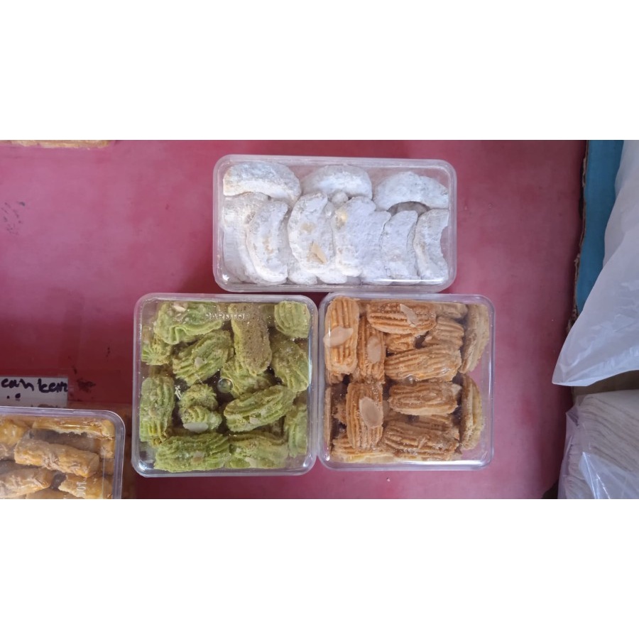 

PAKET KUE KERING PUTRI SALJU ALMOND GREENTEA PARCEL KUE PARSEL KUE