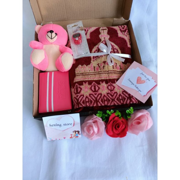 

Hampers Pink series,red series Kado premium Cewe, Hampers Hijab wanita, birthday,wisuda,wedding