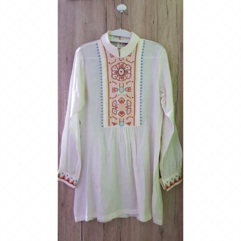 Tunik broken white Preview by Itang Yunasz (preloved)