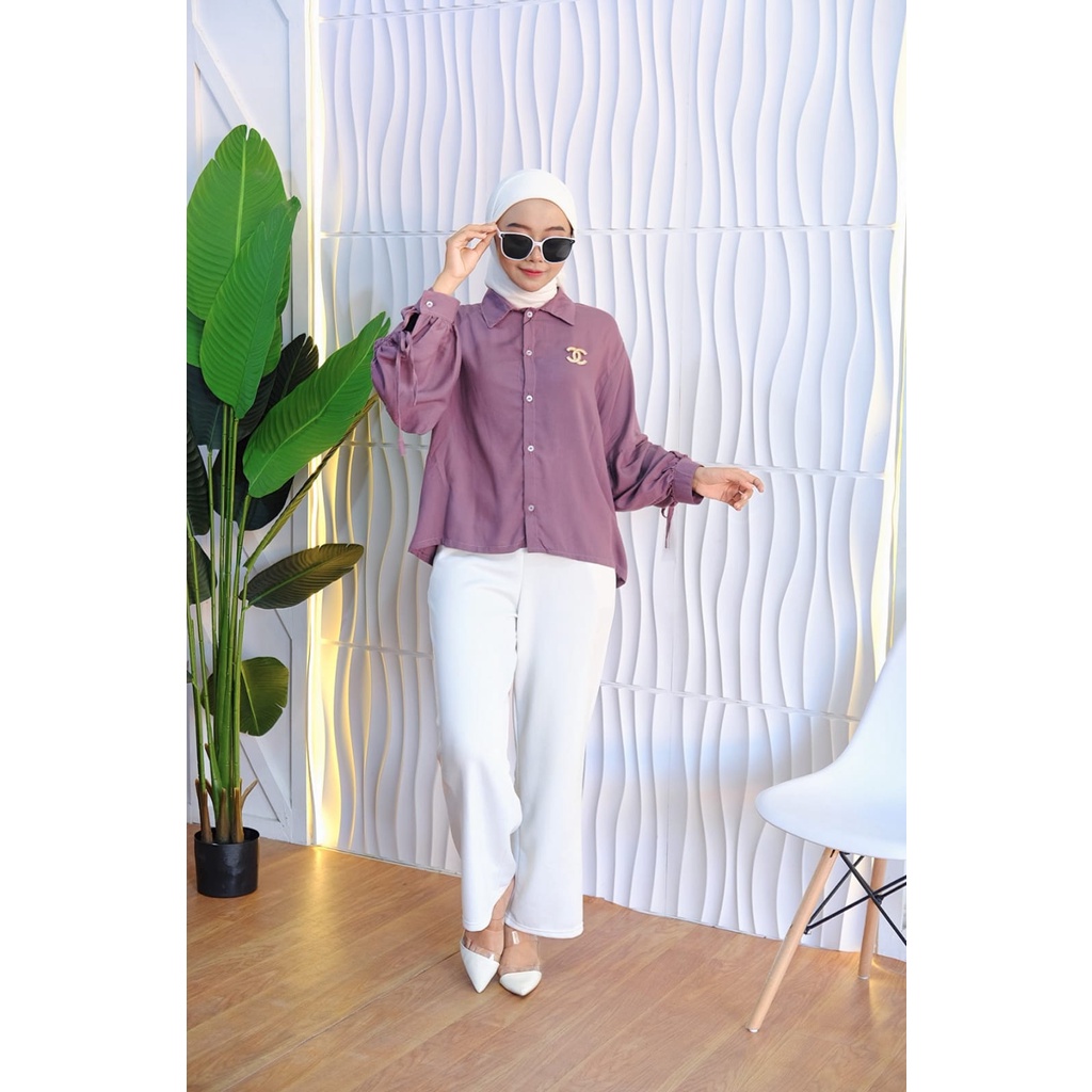 KEZRA MONIC TOP BLOUSE SERUT RAYON HIGH QUALITY 100% / ATASAN WANITA SELEBGRAM / BLOUSE KEMEJA WANITA SERUT VIRAL Blouse Katun Rayon Wanita / Atasan Perempuan FIT TO XL LD 112 / Full Kancing Depan Ghema Puff Top kaos serut kekinian blouse serut wanita