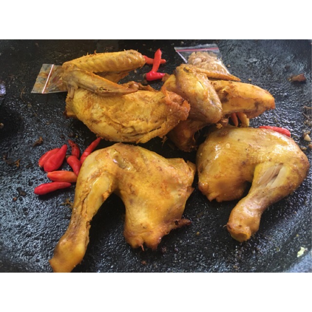 

Ayam Bumbu Ungkep Kuning 1 ekor isi 4