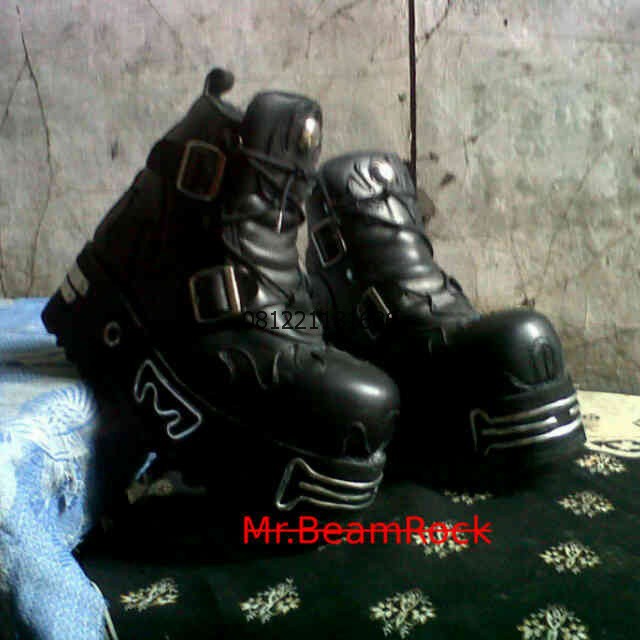 Sepatu Newrock Kulit Sintetis / Boots new rock 2 Gesper Motif