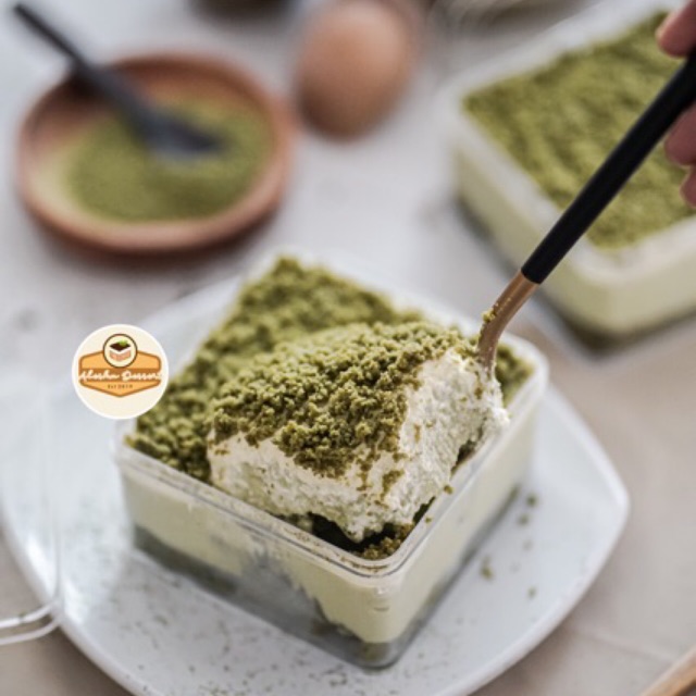

MATCHA CHEESECAKE DESSERT BOX by aleshadessert