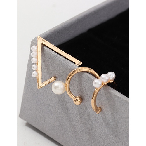 LRC Anting Jepit Fashion Golden Pearl Triangle Geometric D84508