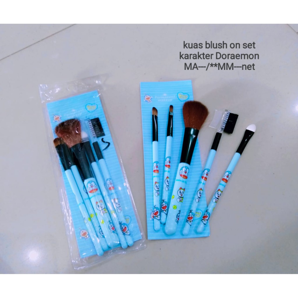 KUAS BLUSH ON SET karakter doraemon-MAKE UP SET