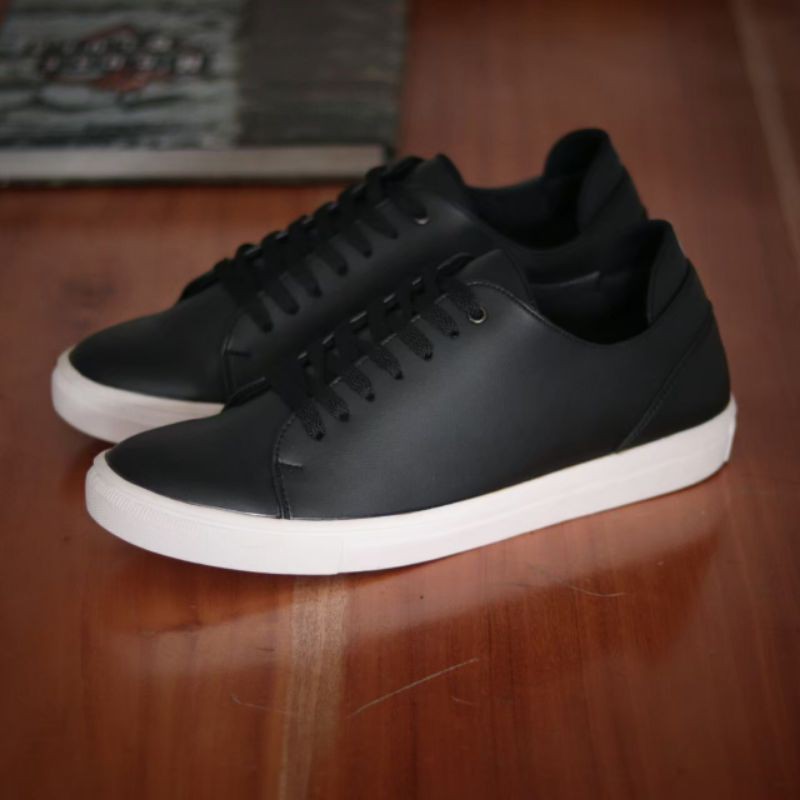 TERBARU Sepatu Pria Sneakers Casual Kasual Pria Kulit Pu Kerja Kuliah Trendy