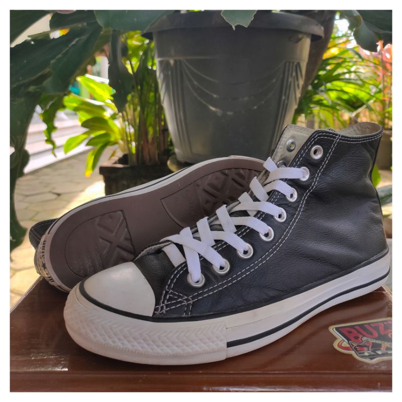 Sepatu Second Bekas Converse Chuck Taylor Leather Kulit Black Hitam