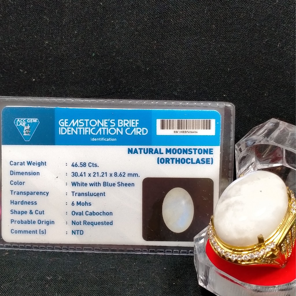BATU PERMATA MOONSTONE BIDURI BULAN DIMENSI JUMBO LENGKAP DENGAN SERTIFIKAT LAB