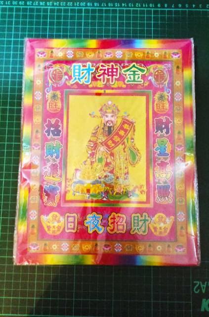 Kertas sembahyang puja warna pelangi .