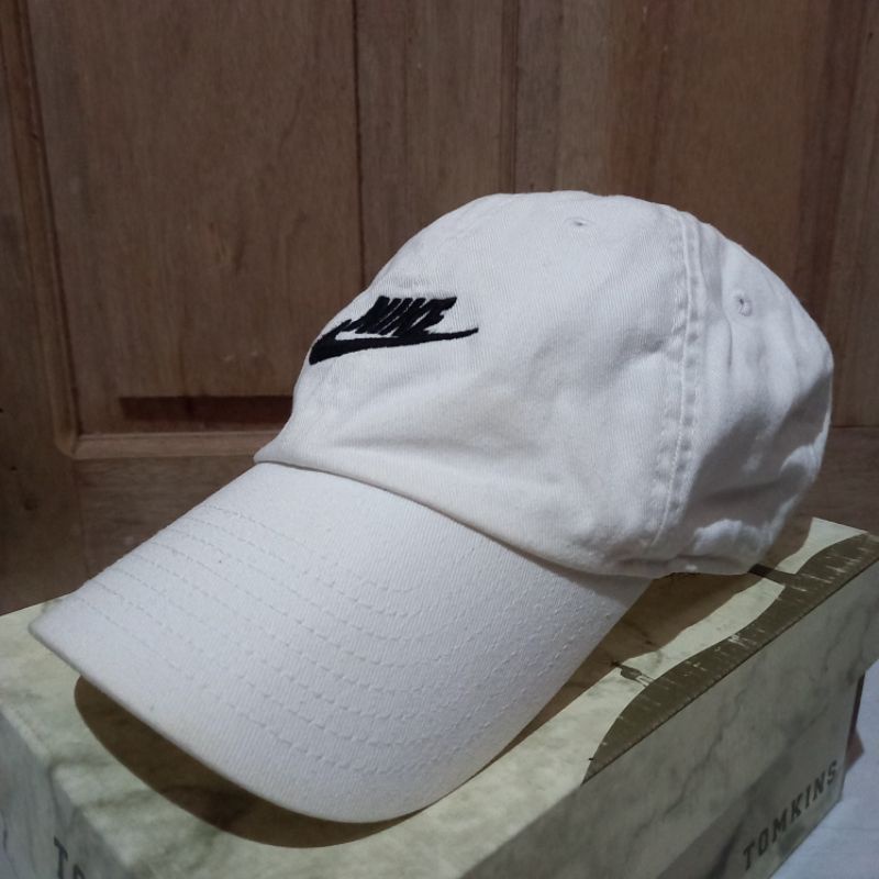 Topi Nike Heritage 86 Original Putih/White Thrift Second Preloved Bekas