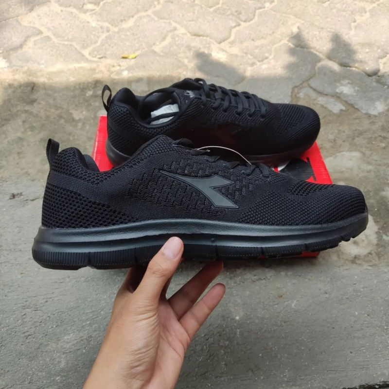 Sepatu Running Sneakers Pria Diadora Irgoli Full Black Original