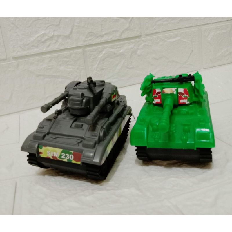 mobil tank baja isi 2 pcs / mainan mobil tank combat