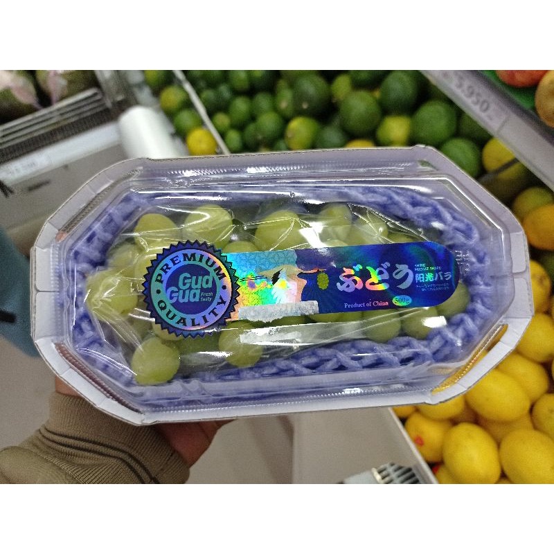 

anggur Hijau shine muscat super manis tanpa biji 0.5 kg