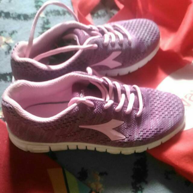 Sepatu Olahraga Diadora (Second)