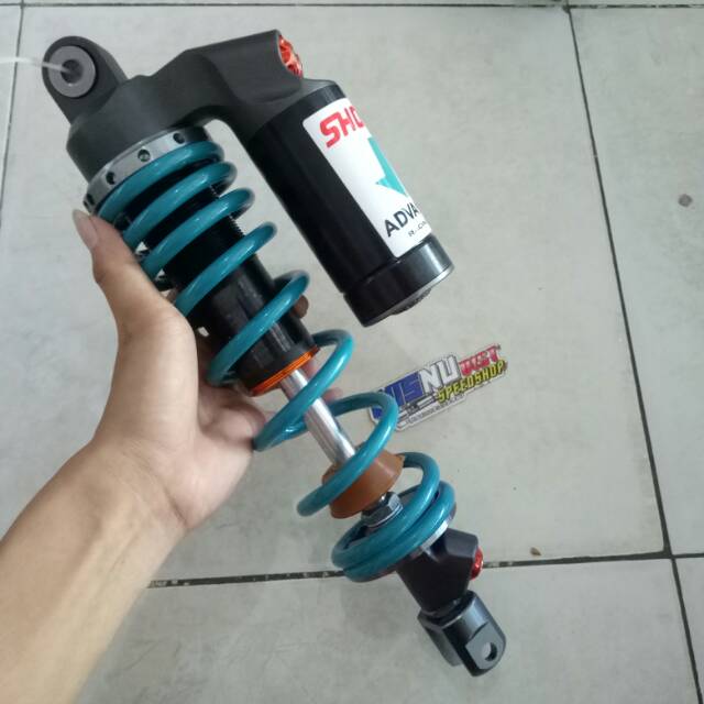 Shock blakang matic Showa model wp
