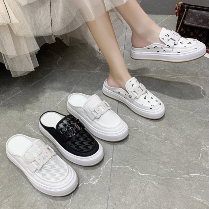 Sepatu Half Sneakers Wanita 077630 Women Leaather Half Shoes