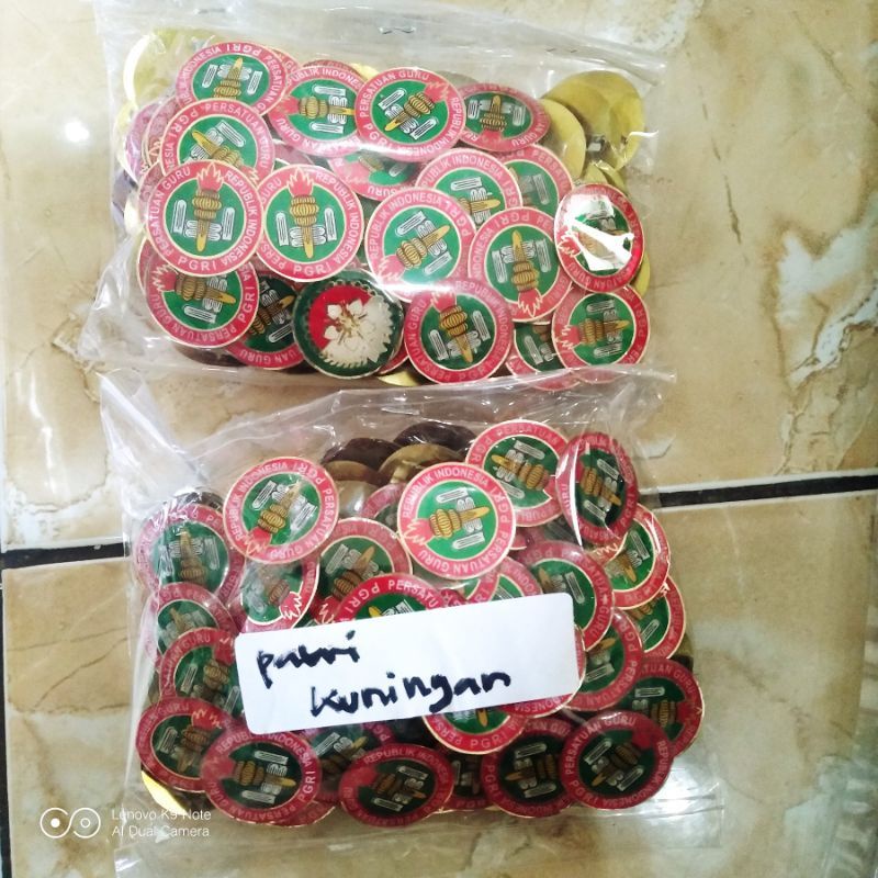 Pin pgri 100 biji lapis resin Kuningan 3cm