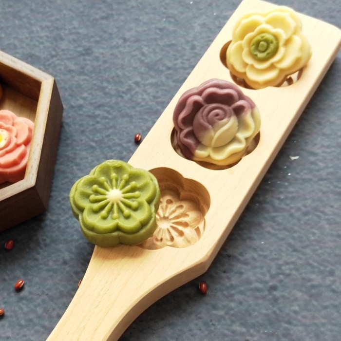 Cetakan mooncake kayu 3 lubang model flower 4