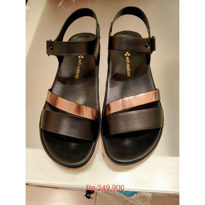Sepatu dan sandal Bata