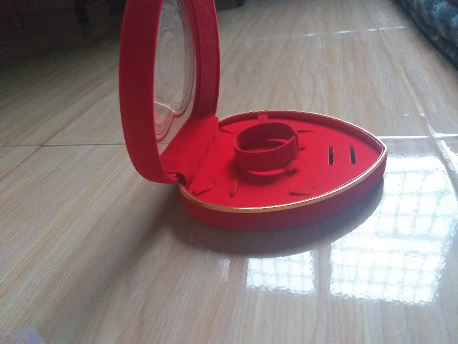 Set Kotak Perhiasan Bentuk Love List Emas