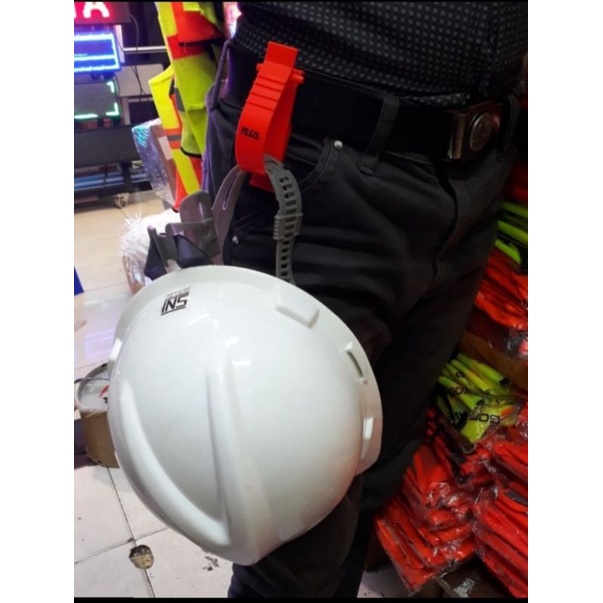 GANTUNGAN HELM SAFETY PENJEPIT DI CELANA