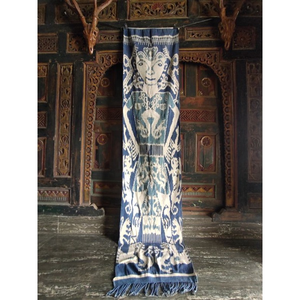 Selendang tenun asli NTT