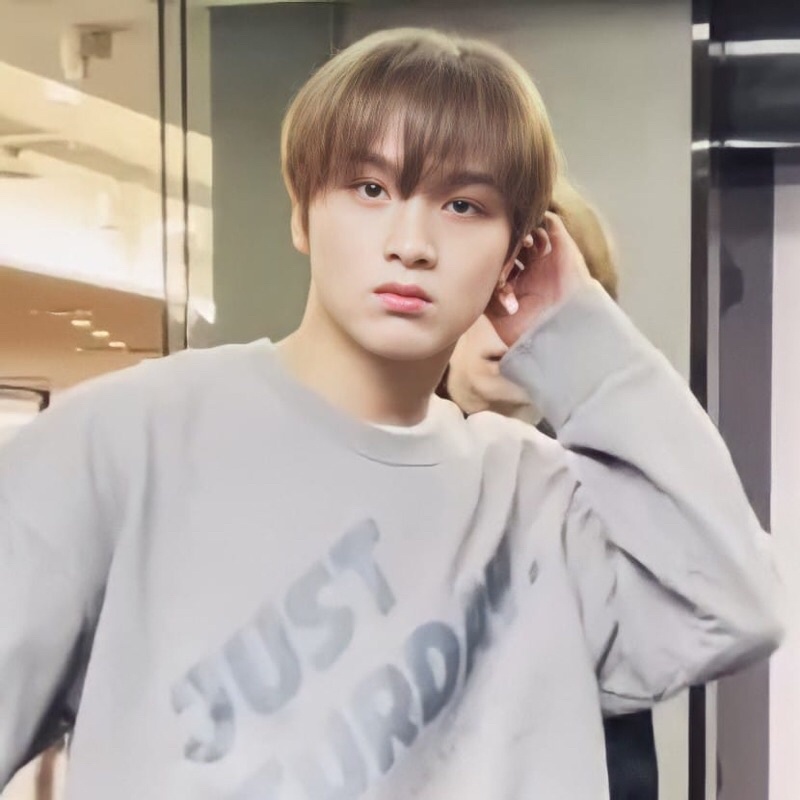 Sweater kesayangan Haechan (Just Saturday)