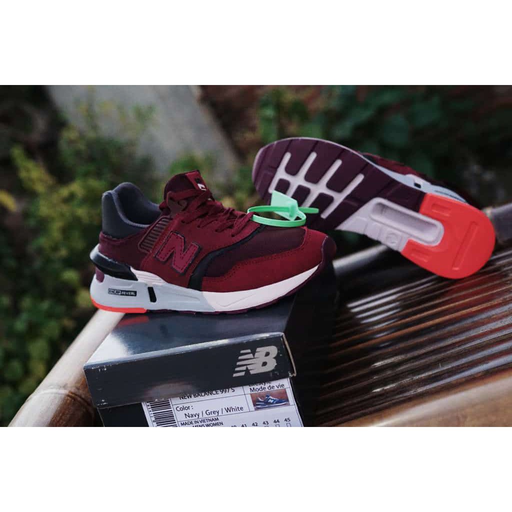 NEW BALANCE 997's IMPORT
