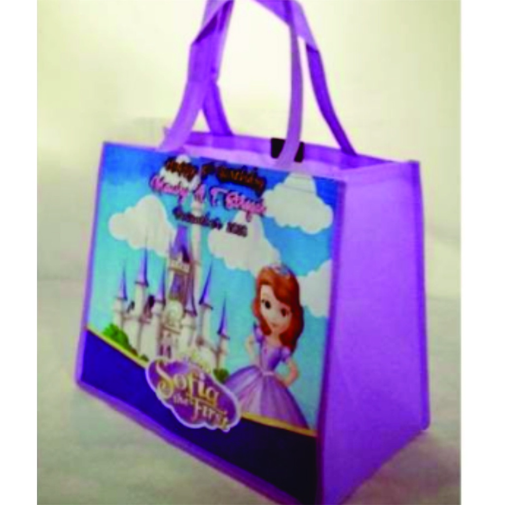 

Tas Ulang tahun ukuran 27 x 18 x 23 (p x l x t )