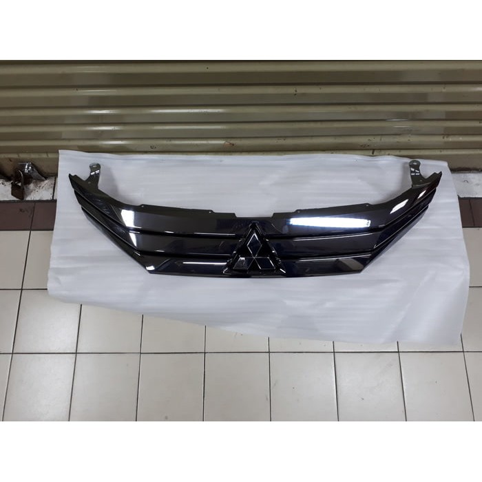 Grill Chrome Asli Mitsubishi Xpander - 7450B040 7450B428