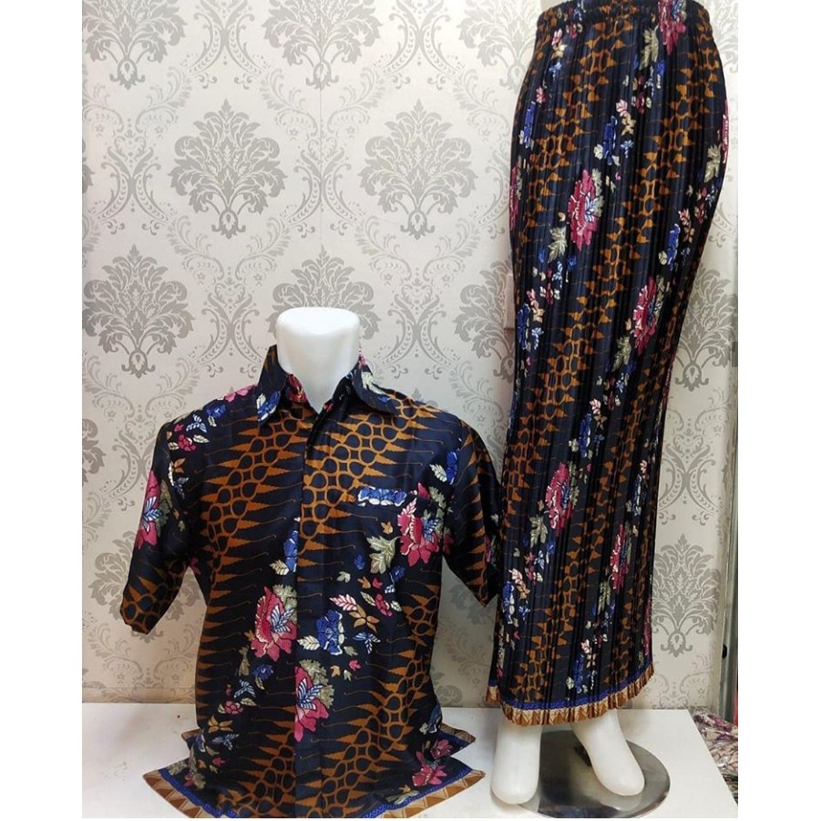 SETELAN COUPLE BATIK ROK PLISKET DAN KEMEJA KEMEJA PENDEK (3)