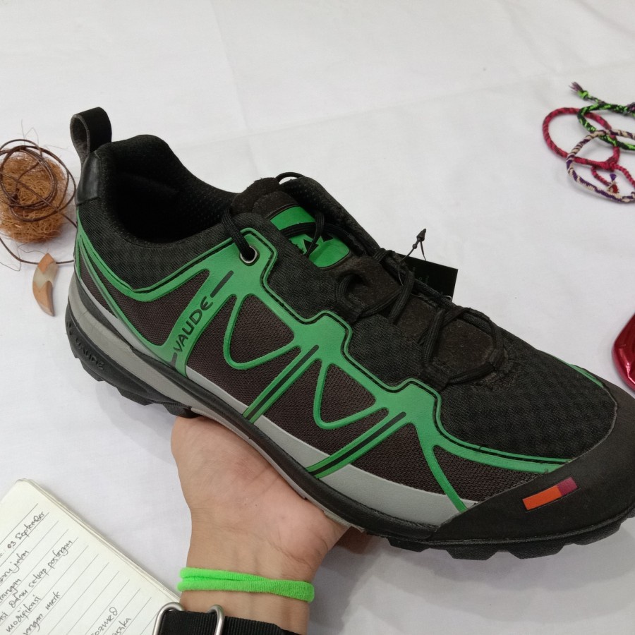 Sepatu Gunung / Sepatu Hiking Waterproof Vaude Me Tereo Active Low Original