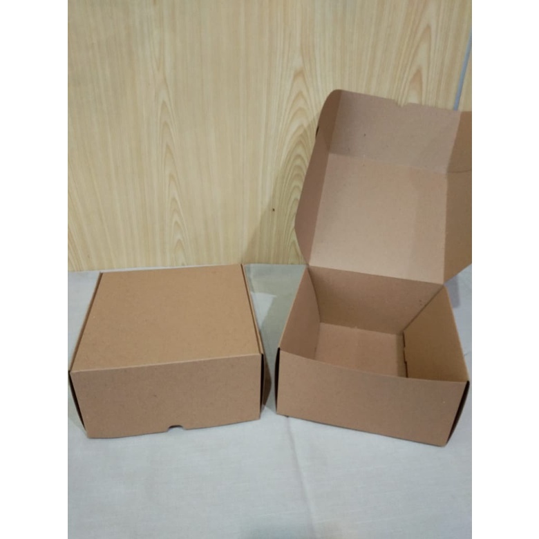 

5 Pcs Box Kraft Tebal 20x20x10cm Model Kancing Masuk 400 Gsm Hampers