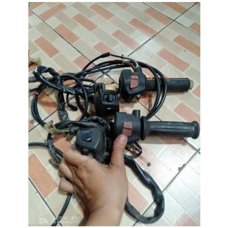 holder kanan kiri tiger revo