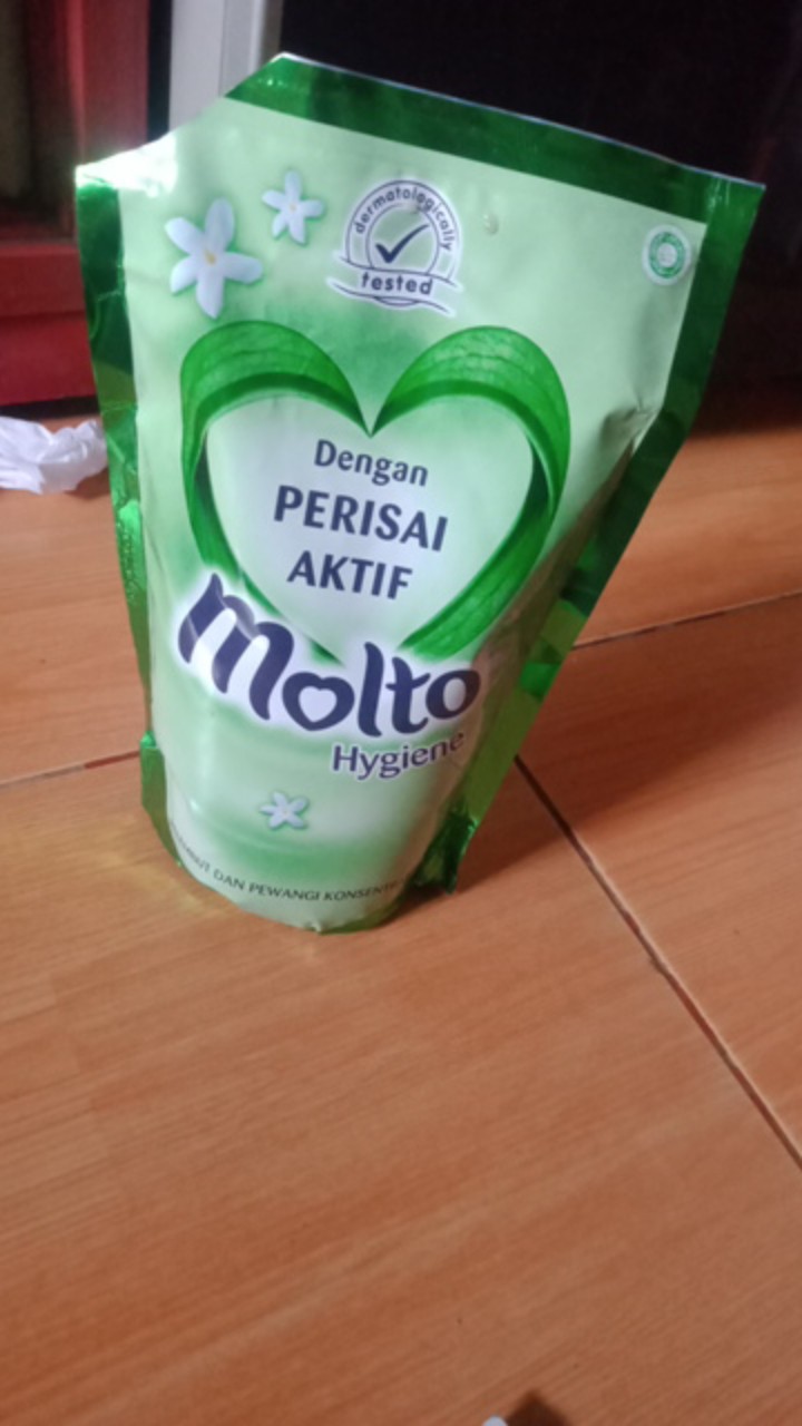 Molto Hygene Perisai Aktif Pelembut Dan Pewangi 720ml