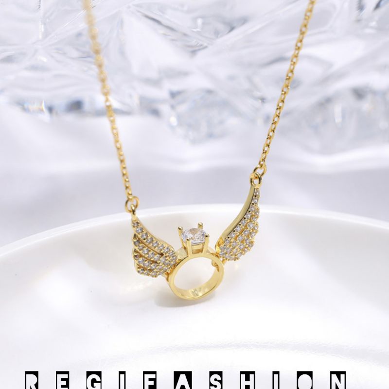 Kalung Wanita Titanium Liontin Sayap Permata Kalung Wanita Korea Kekinian Anti Karat Tidak Luntur