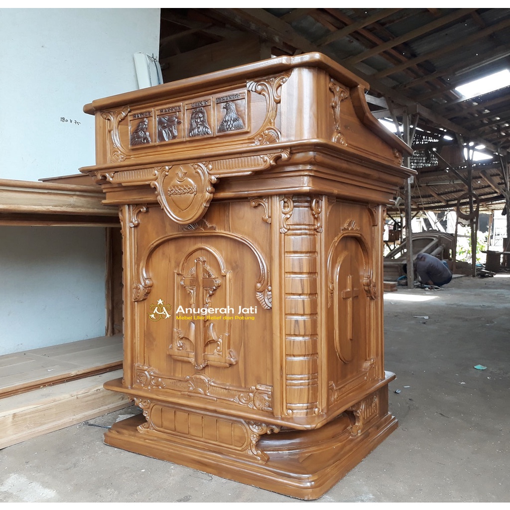 Mimbar gereja jati