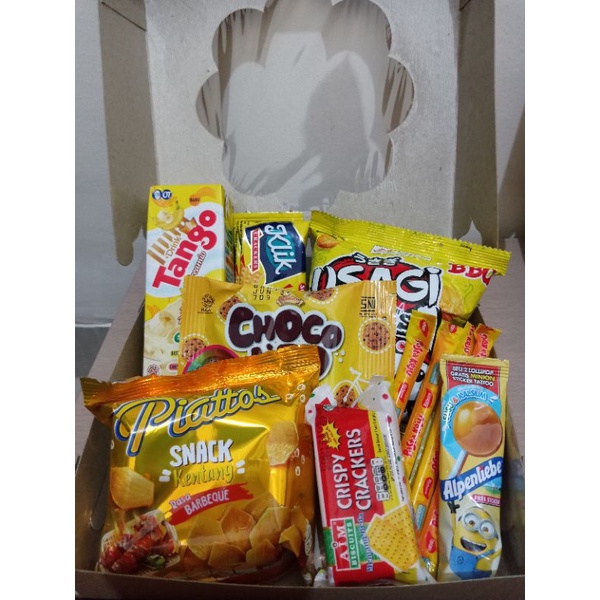 

Snack Box tema Kuning (bingkisan/hadiah/surprise) FREE hiasan & kartu ucapan