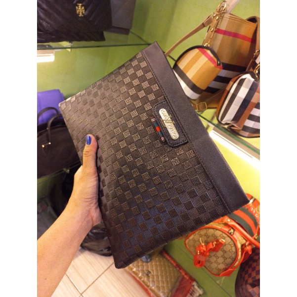 Clutch Lv (Tas Tenteng Wanita)