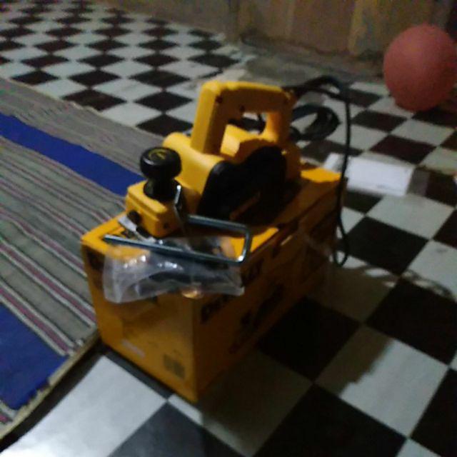 Mesi Planner Mesin Pasah Mesin Serut 82 Mm Dewalt D26676