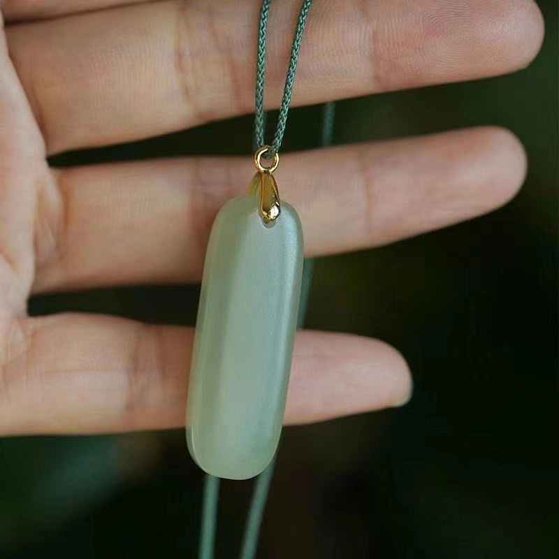 Safir Liontin Hetian Jade Batu Alam Kalung Wanita Kecil Hijau Bar Liontin Aksesoris Hadiah