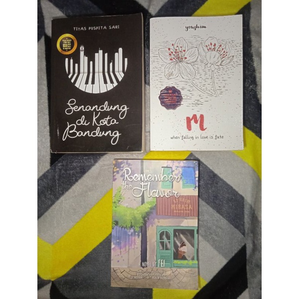 NOVEL PRELOVED SENANDUNG DI KOTA BANDUNG, REMEMBER THE FLAVOR, M (WHEN FALLING IN LOVE IS FATE)