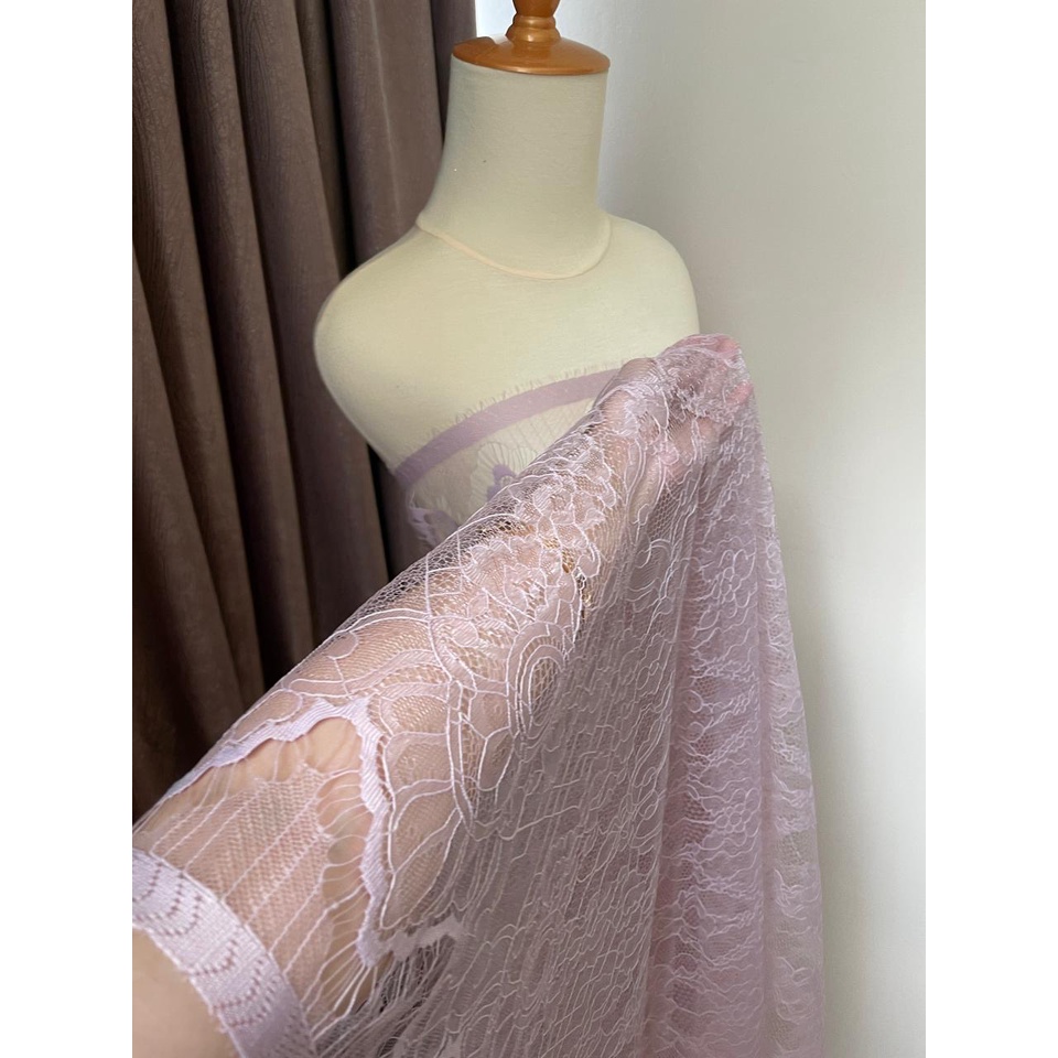 Bahan Kebaya Brokat Lace Chantily Panel Semi Prancis Warna Ungu Soft Lilac Muda