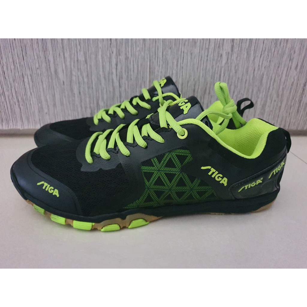 SEPATU STIGA/ SEPATU TENNIS MEJA/BADMINTON/ VOLI WARNA BIRU NEON / HITAM NEON