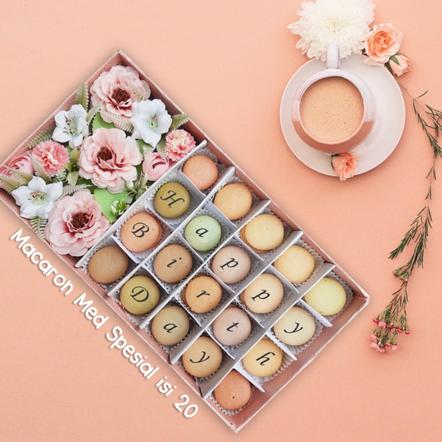 

Macaron medium spesial isi 20 bisa tambah tulisan