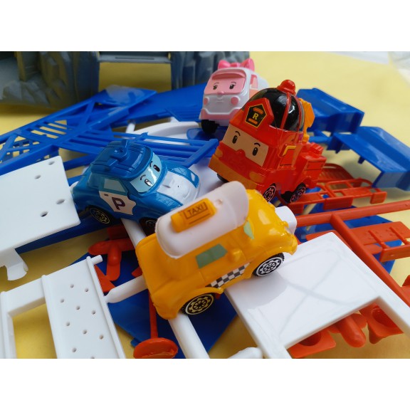 ROBOT... Mainan Anak Laki Transformable Robot Mobil Robocar Poli Parking Lot